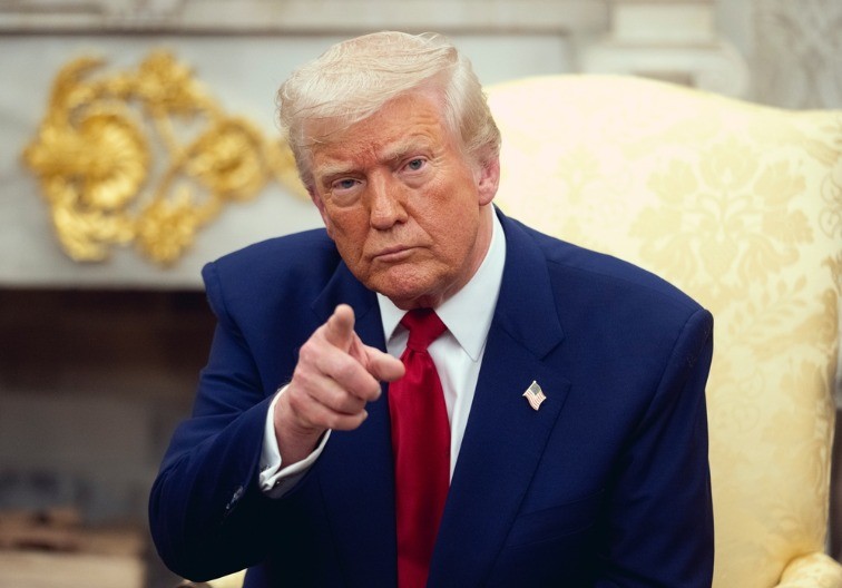 ŠTA JE TO NA TRAMPOVOM VRATU? Zastrašujuć detalj primećen na telu predsednika SAD