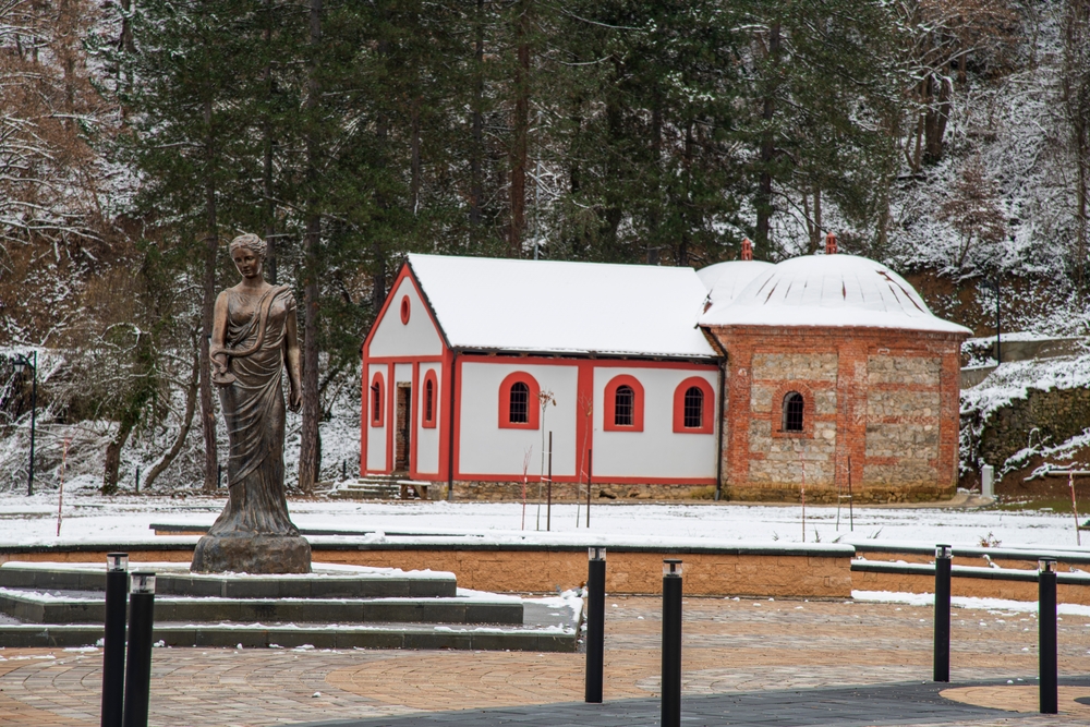 NOĆENJE JE SAMO 2.000 DINARA Srpska banja čuvena po lekovitosti, sa visokom temperaturom vode