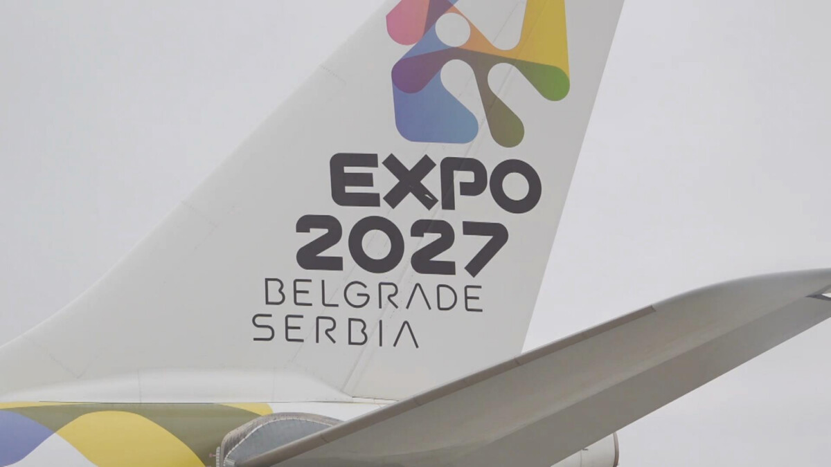 JOŠ JEDAN SNAŽAN SIMBOL POVEZANOSTI SRBIJE SA SVETOM Stigao novi avion Er Srbije, nosi oznaku Ekspo 2027