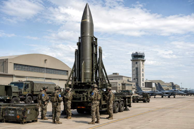 Evropa na ivici ponora: NATO približava nuklearno oružje ruskoj granici!