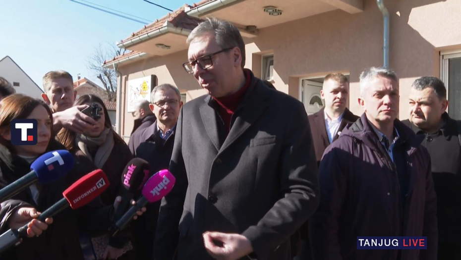 Predsednik Vučić u kući meda Milošević u selu Drmno