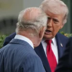 "AKO PUTIN URADI ONO ŠTO JE REKAO, ZBRISAĆE STANOVNIŠTVO!" Otkriveno šta su Tramp i kralj Čarls šaputali pred kamerama! (VIDEO)