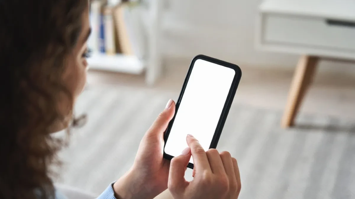 AKO VAM STIGNE OVA PORUKA, ODMAH JE OBRIŠITE! Nova opasna prevara kruži Srbijom, evo kako pokušavaju da vam UKRADU NOVAC