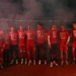 ARNAUTOVIĆ POVEO NAVIJANJE Bakljada fudbalera Crvene zvezde na proslavi nove titule