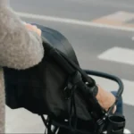 AUTOMOBIL POKOSIO MAJKU I BEBU U KOLICIMA Objavljen zastrašujući snimak nesreće u Ulcinju (VIDEO)