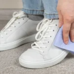 BELE PATIKE KAO NOVE ZA PAR MINUTA: Ovi trikovi brišu mrlje i ogrebotine bez muke