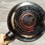 Bez mučnog ribanja zagorelog tiganja: Ovo skida svu masnoću kao gumicom!