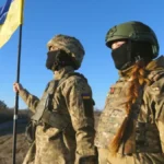 DEVOJKA PLAČE DOK JE ŠALJU NA FRONT: Potresna scena u Ukrajini (VIDEO)