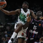 FRANSISKO IGRA KOŠARKU ŽIVOTA