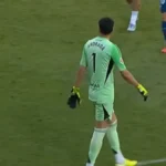 HAOS U ŠPANIJI Golman dobio crveni karton, pa nokautirao protivnika (VIDEO)