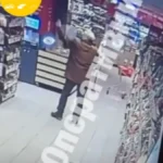 JEZIV SNIMAK IZ KIJЕVA! Napadač sa automatskom puškom luta supermarketom – taoci zarobljeni unutra! (VIDEO)