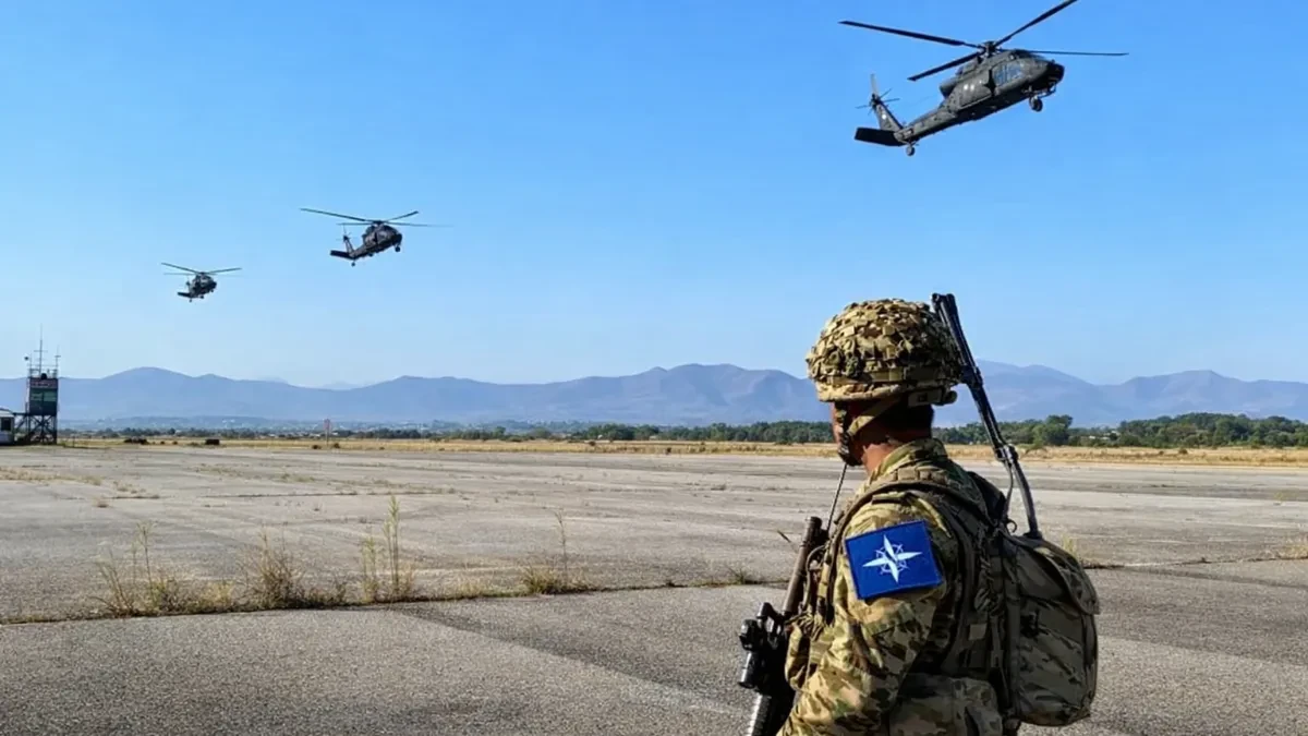 KFOR NA ADMINISTRATIVNOJ LINIJI Snage NATO-a aktivirale dronove i helikoptere (FOTO)