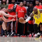 LEBRON DŽEJMS ODIGRAO BRUTALAN MEČ Bejbi Jokiću se smeši metla, Lejkersi slavili posle drame