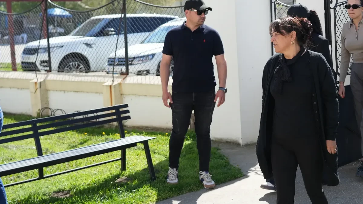 MAJKA SINU DAJE 40 DANA Branka Lazić jedna stoji na nogama, od Draganove sahrane je niko nije video