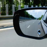 NOVI TREND KOD VOZAČA Sve više njih stavlja skupe torbice na retrovizore, evo i zbog čega