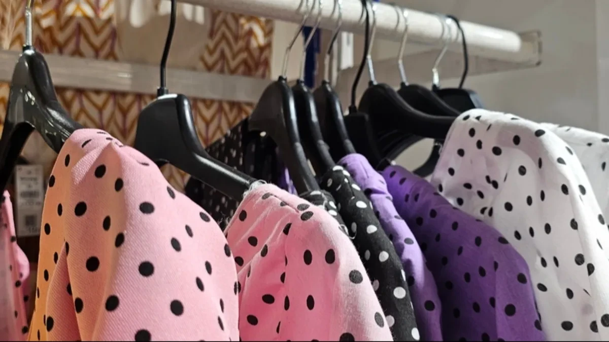 Nema više crno-belo: Proleće 2026. donosi tufne u ovim nijansama, lepotice u Srbiji ih stalno nose