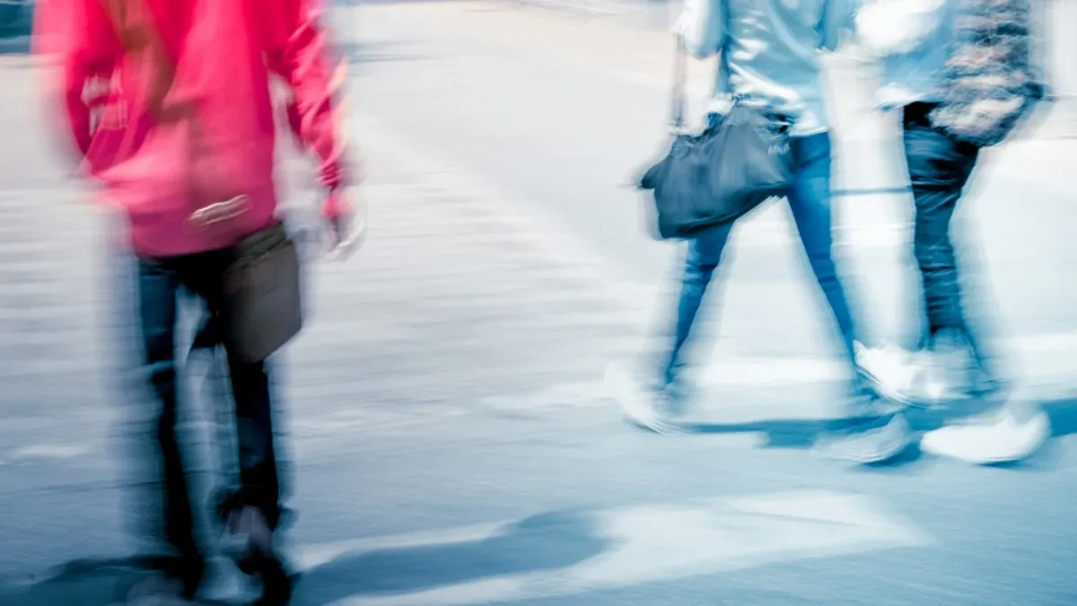 ODAKLE OVOLIKA VETRINA? Beograđani besni, još malo pa će LETETI po gradu!