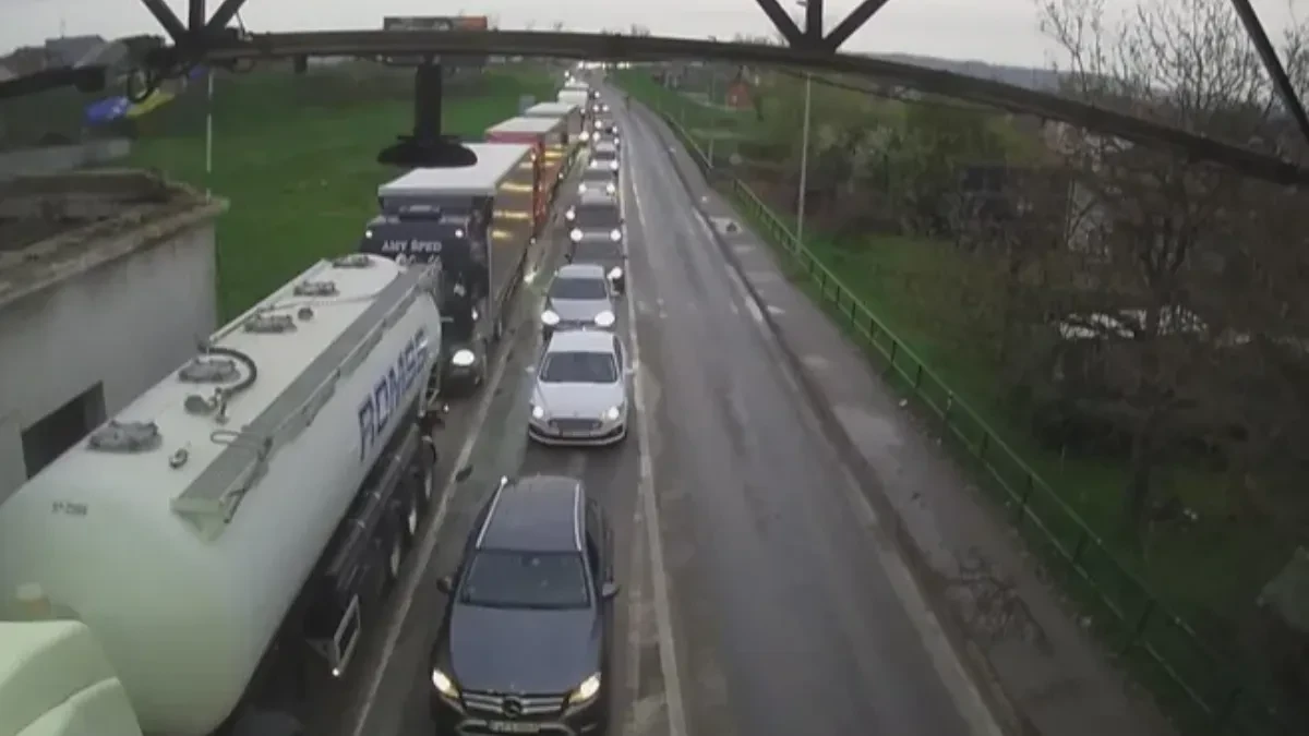 OPŠTI HAOS NA IZLAZU IZ SRBIJE Ovi vozači stoje zaglavljeni po 5 sati