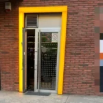 OPŠTI HAOS U KLADIONICI POSLE PUCNJAVE Poznato ko je ranjen u Mirijevu i kakve povrede ima, evo ko je savladao naoružanog napadača (FOTO)