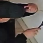 Objavljen snimak krađe u džamiji: Lopov bos obija sef i odnosi novac od priloga, javnost zgrožena (VIDEO)