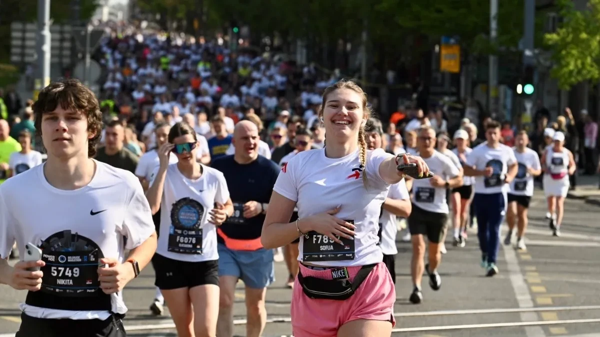 PALA DVA REKORDA U DVE TRKE Surova dominacija Kenijaca u polumaratonu u Beogradu