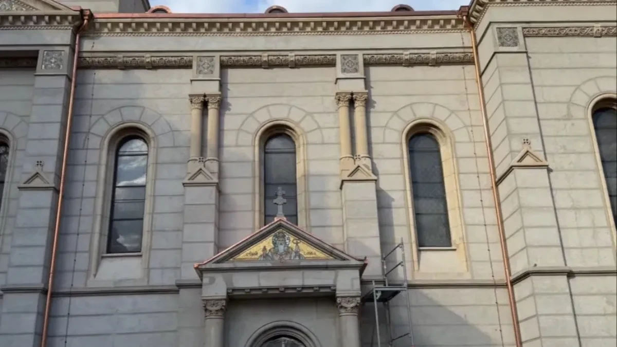 PEPELJARAMA I STOLICAMA ZASULI SRPSKU PRAVOSLAVNU CRKVU! Uhapšen muškarac nakon noćnog haosa u Zagrebu