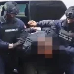 POGLEDAJTE KAKO JE UHAPŠEN OSUMNJIČENI ZA UBISTVO STARCA NA NOVOM BEOGRADU Nesrećnog čoveka podmuklo izudarao po glavi (VIDEO)