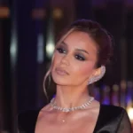 POVREĐENA BRESKVICA NA NASTUPU Nepoznata devojka ju je raskrvarila, pevačica jecala od bolova!