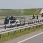 PRVI SNIMAK JEZIVE NESREĆE KOD RUME Vozio auto u kontra smeru 130 na sat, pa se zakucao u drugo vozilo!