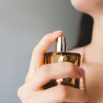 Parfem će trajati ceo dan: Nije samo do brenda, već i do rutine nanošenja, ovo morate znati