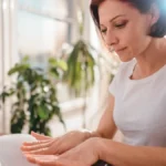 Prsti vam stalno otiču? Odmah kod lekara, može biti simptom opasne bolesti