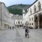 SKANDAL U HRVATSKOJ Deo tribina se urušio na stadionu, ima povređenih