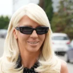 ŠOK NA PINKU Karleuša stigla na snimanje u mrežastoj haljini, sve se ocrtava, prusutni u neverici (FOTO)