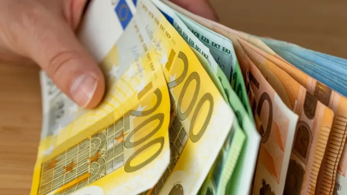 STIŽU PARE NA RAČUNE! Više od 850.000 građana dobija povraćaj poreza – evo kada kreće isplata!