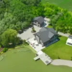 Srpski milioner ima luksuznu vilu na selu i privatno jezero: Ovo je njegovo imanje: