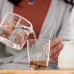 Svi su počeli da piju vodu sa cimetom čim otvore oči: Evo šta se dešava u telu i zašto je ovaj napitak postao hit