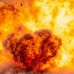 UDARAJU RAKETE, FABRIKA U PLAMENU: Strašni napadi na obe strane granice (FOTO)