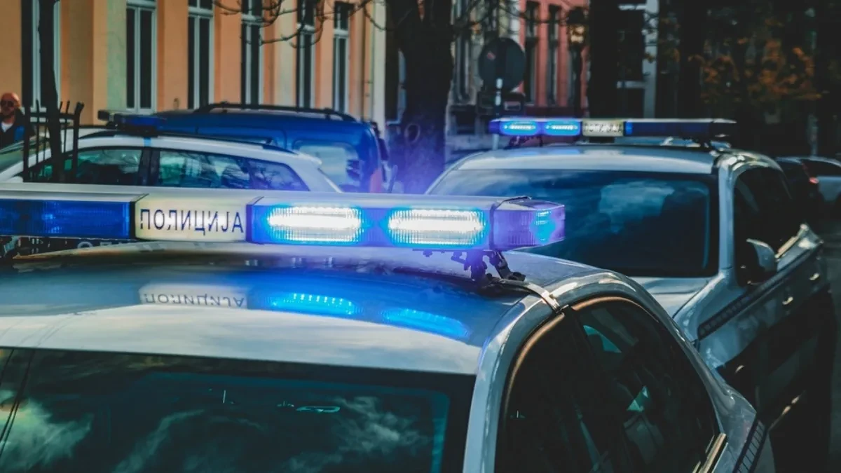 UKRADEN NOVAC IZ PRODAVNICE U CENTRU BEOGRADA Maskirani muškarac radnicima pretio čekićem