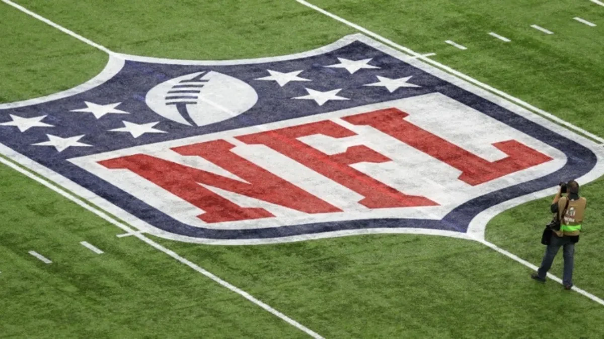 UMRO DŽOŠ MAURO Američki sport zavijen u crno