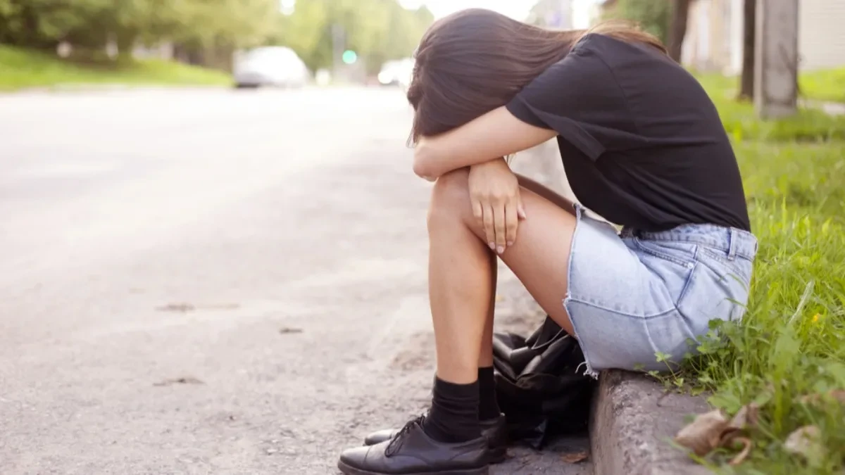 UŽAS U PROKUPLJU Tinejdžerka utrčala u radnju i rekla da ju je TATA PRODAO MALOLETNIKU!