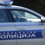 UŽASNA NESREĆA U BATAJNICI Prevrnuo se automobil, žena nepomično ležala pored vozila