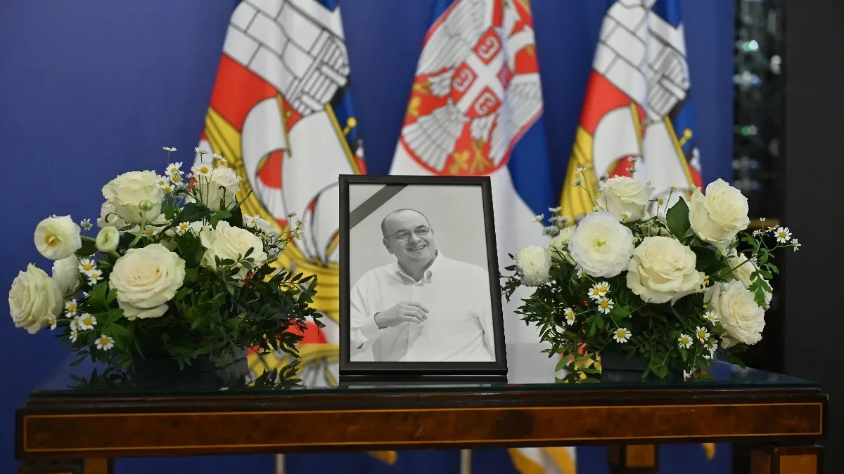 ISPRAĆAJ LEGENDE Veliki broj ljudi na sahrani Duška Vujoševića, uz čuvene košarkaše stigli i navijači