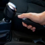 VOZAČI, GODINAMA GREŠITE Evo da li pri parkiranju uvek treba povući ručnu kočnicu