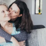 "Zadrži svoje prezime": Prevrtala sam očima na mamine reči, a upravo su me spasile posle razvoda