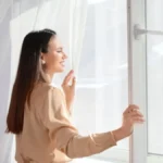 Zavese će biti bele kao u skupom hotelu: Ne treba vam izbeljivač, ovaj trik je čudo!