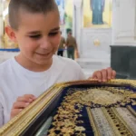 Dečak pred pojasom Bogorodice izgovorio samo jednu želju i rasplakao Srbiju (VIDEO)