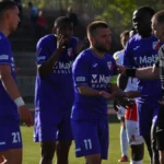 Fudbaler Javora dao gol sa pola terena (VIDEO)