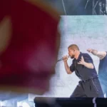 Isplivao snimak haos iz Podgorice: Riki Martin pogođen suzavcem, panično beži sa bine i traži sklonište (VIDEO)
