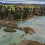 Jezero koje nestaje, a zatim se ponovo pojavljuje - okruženo je šumom u kojoj žive medvedi, jeleni i divlje svinje