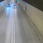 Jeziv snimak! Vozač preticao punom brzinom u tunelu, tragedija izbegnuta za dlaku! (VIDEO)